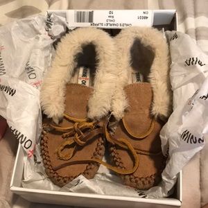 Minnetonka charley slipper